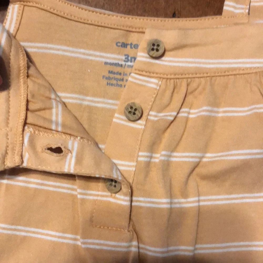 Carters set contains